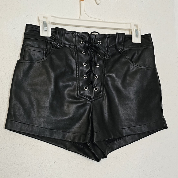 F21 Faux leather lace up shorts size Medium - Picture 3 of 7